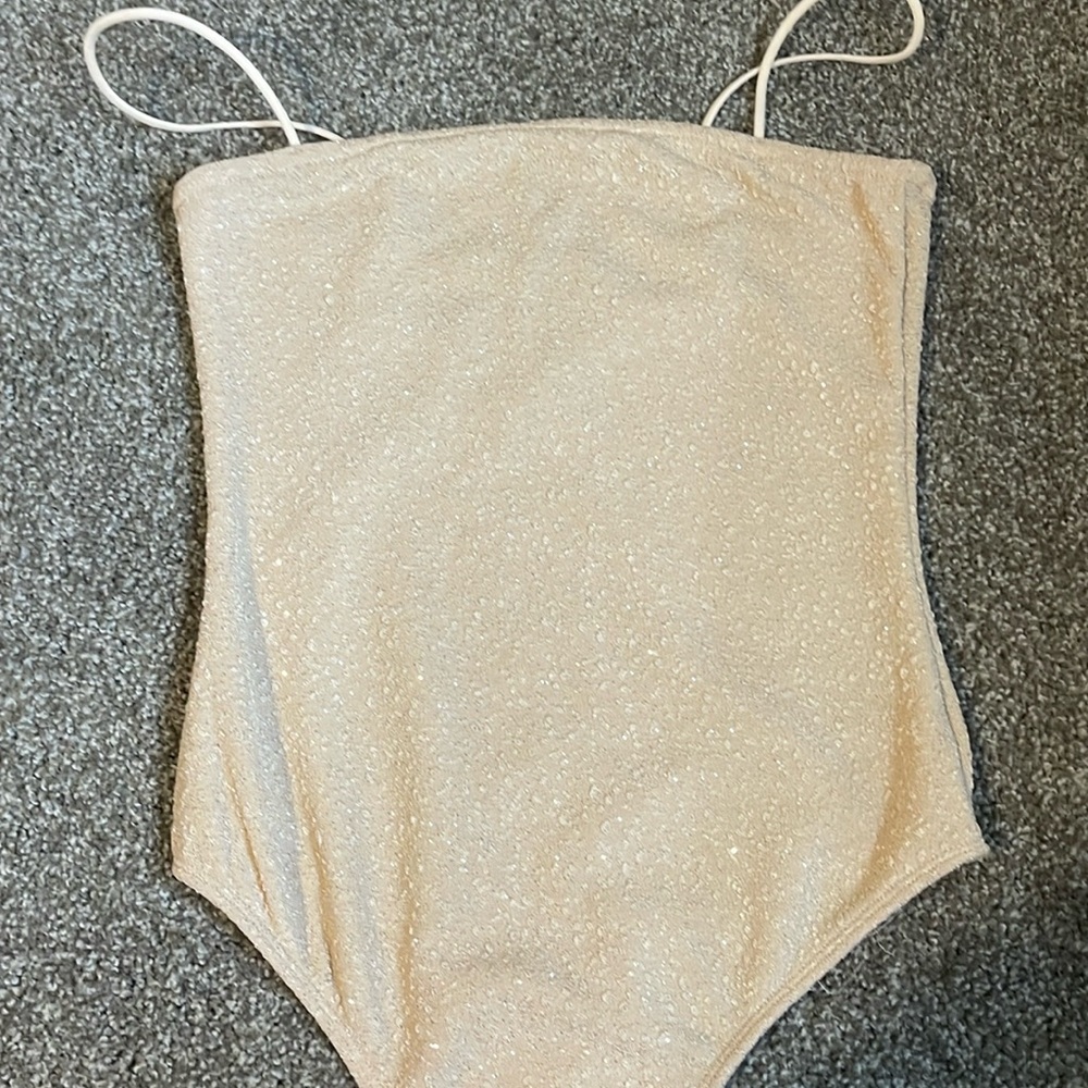 Nude shiny bodysuit